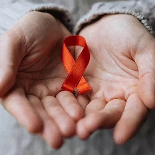 Παγκόσμια Ημέρα Κατά του Aids | 1 στους 2 διαγιγνώσκεται καθυστερημένα – Γιατί η Ευρώπη χάνει τον στόχο έως το 2030