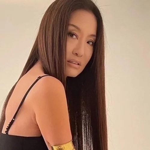 Μόνη και πιο νέα από ποτέ | H 74χρονη Vera Wang γιορτάζει τον Άγιο Βαλεντίνο μόνη αλλά με άποψη