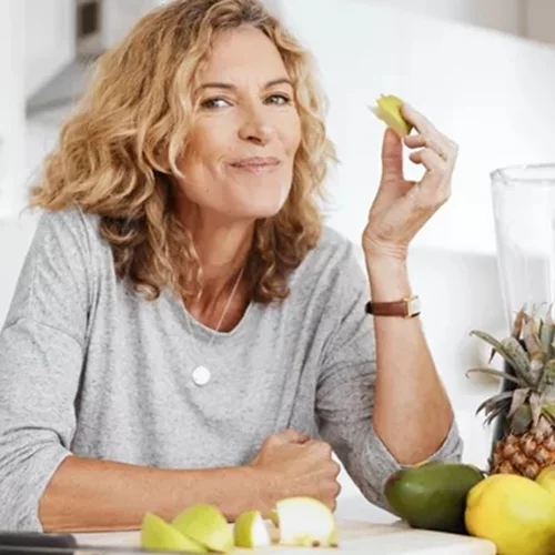 10 tips που βοηθούν να "προλάβουμε" τον καρκίνο του μαστού