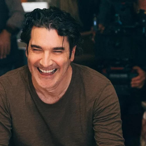 Χριστόφορος Παπακαλιάτης | Η σπάνια φωτογραφία με τον πατέρα και τον αδερφό του στη Σαντορίνη