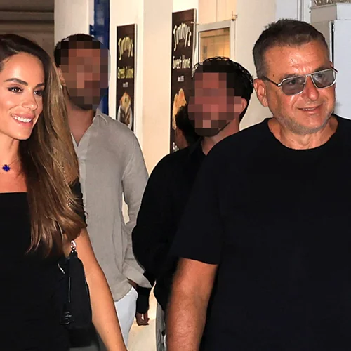 Γιώργος Λιάγκας - Μαρία Αντωνά | Χέρι - χέρι στα σοκάκια της Μυκόνου