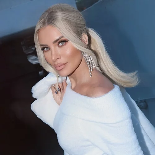 Κατερίνα Καινούργιου | Είναι τόσο όμορφη για την ηλικία της - Με ρωτούν "Ξέρεις σε ποιον γιατρό πάει;"