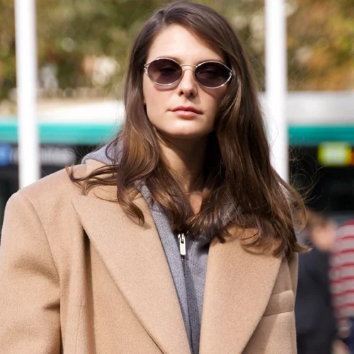 5 μυστικά μόδας που ακολουθούν οι Γαλλίδες όταν φορούν wide leg παντελόνια