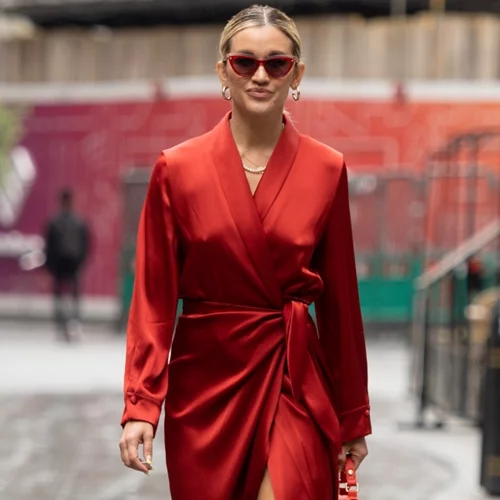 Βρήκαμε το τέλειο κρουαζέ φόρεμα για το γραφείο και τις βραδινές εξόδους - Κολακεύει κάθε σωματότυπο