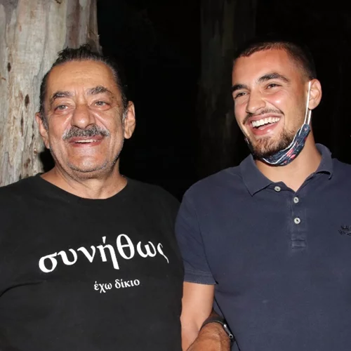Ο Αντώνης Καφετζόπουλος με τον μικρότερο γιο του | Δες τη σπάνια εμφάνισή τους
