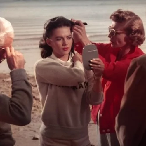 Το 1955, ο Κirk Douglas βίασε την έφηβη ηθοποιό Νatalie Wood και δεν κατηγορήθηκε ποτέ