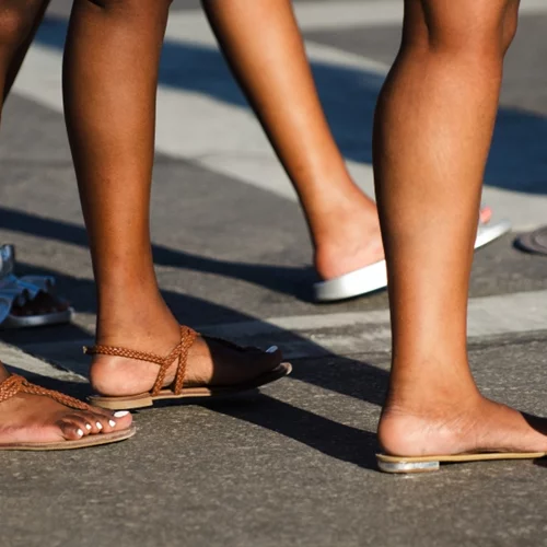 Πώς θα φορέσεις τα flip flops σου με αναβαθμισμένο τρόπο