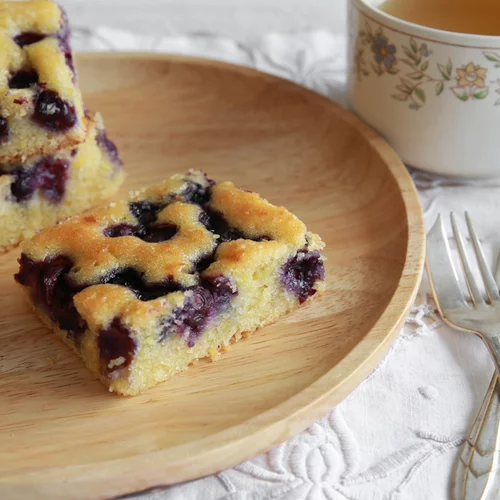 Εσύ ακόμη να τα δοκιμάσεις; Πεντανόστιμα και πανεύκολα pancakes ταψιού με αλεύρι ολικής