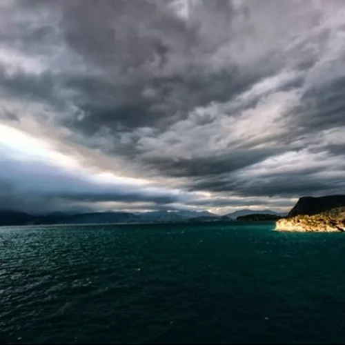 Βροχές και καταιγίδες σε μεγάλο μέρος της χώρας - Επιχειρησιακή ετοιμότητα για την κακοκαιρία "ATENA"