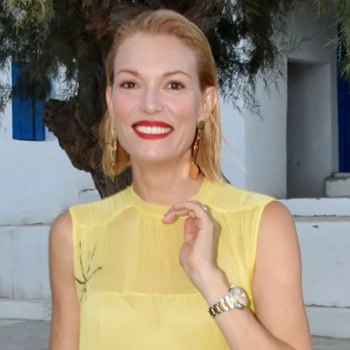 Η Βίκυ Καγιά με total H&M σύνολο που είναι τέλειο για τις βροχερές ημέρες του φθινοπώρου