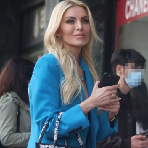 Βρήκαμε τα ιδανικά σύνολα για το Πάσχα στην γκαρνταρόμπα της Κατερίνας Καινούργιου