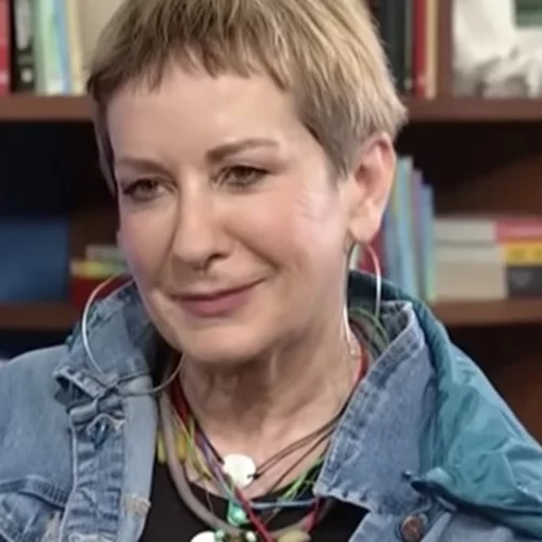 Λένα Διβάνη | "Τα στερεότυπα φυλακίζουν το μυαλό μας"