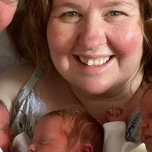 Angie Wakeling: "Οι γιατροί μου είπαν ότι είμαι πολύ χοντρή για να αποκτήσω τρίδυμα"