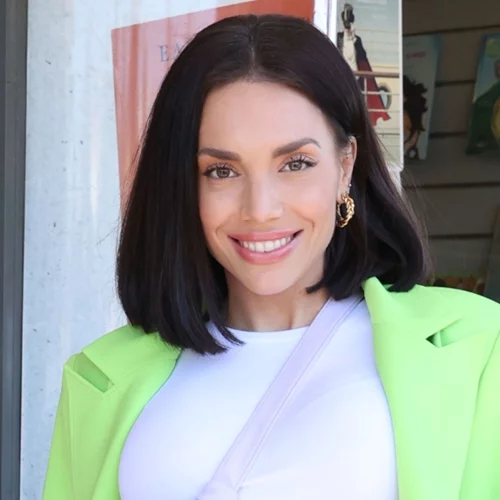 Πώς θα φορέσεις το πράσινο φέτος την άνοιξη; | Η Κρυσταλλία Ρήγα δημιούργησε το τέλειο look