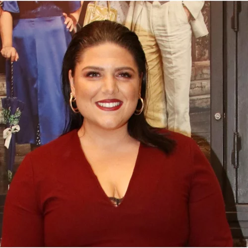 Δανάη Μπάρκα | Φόρεσε την ιδανική μπλούζα για γυναίκες με μεγάλο στήθος