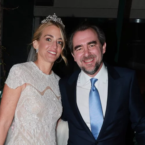 Παντρεύτηκαν ο Νικόλαος Ντε Γκρες και η Χρυσή Βαρδινογιάννη | Οι φωτογραφίες μετά το γάμο