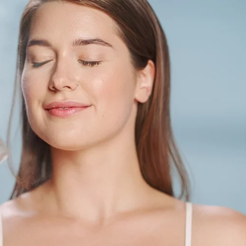 Τα καλύτερα face mists που θα βρεις στο φαρμακείο της γειτονιάς σου