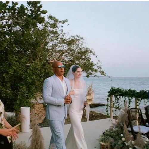 Η συγκινητική στιγμή που ο Vin Diesel συνοδεύει την κόρη του Paul Walker στον γάμο της