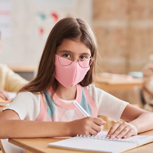 ΕΟΔΥ | Τι γίνεται σε περίπτωση κρούσματος σε σχολείο - Οι οδηγίες για τις στενές επαφές μαθητών και εκπαιδευτικών