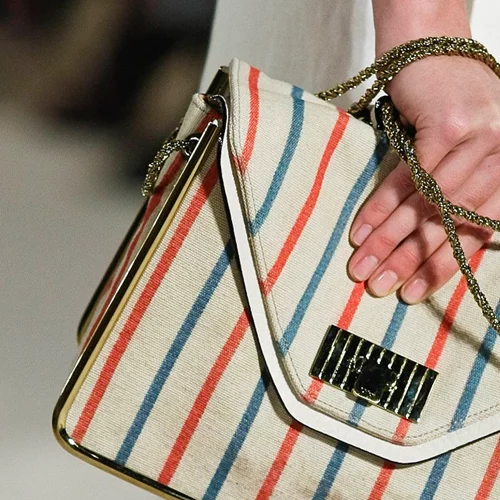 Το χρώμα νυχιών που φορούν ήδη οι fashionistas θα είναι η μεγαλύτερη τάση για το 2021