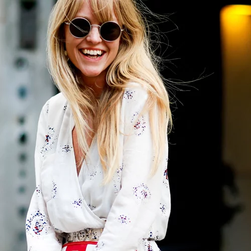 10 κομψά maxi φορέματα που μπορείς να αγοράσεις τώρα και θα φορέσεις και το καλοκαίρι