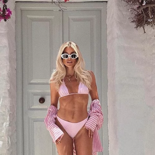 Like a doll | 5 Ελληνίδες celebrities που υιοθέτησαν με επιτυχία τα "Barbie nails"