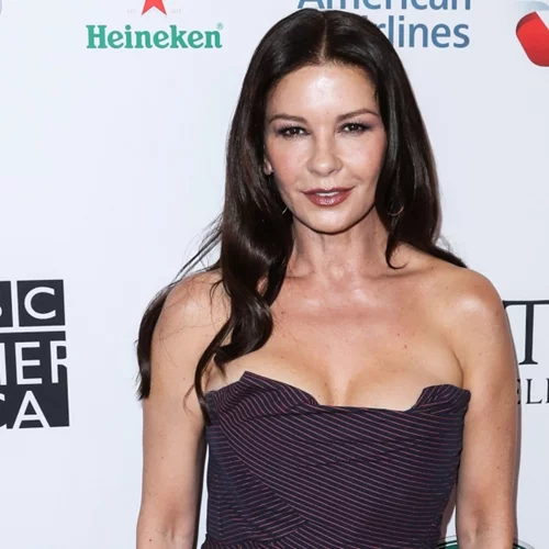 Catherine Zeta Jones | Κυκλοφορεί την πρώτη της συλλογή με ρούχα