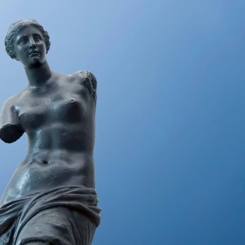 Αφροδίτη της Μήλου | Η πολύμηνη "Οδύσσεια" της θεάς στο υγρό αμπάρι ενός πλοίου και ο δραματικός ακρωτηριασμός της πριν καταλήξει στο Λούβρο