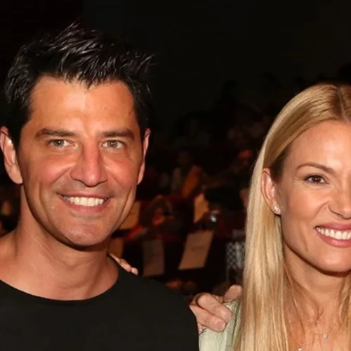 33 χρόνια πριν | H Βίκυ Καγιά ποζάρει αγκαλιά με τον Σάκη Ρουβά σε ηλικία 14 χρονών