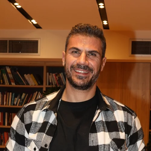 Ο Αχιλλέας και η Ακυλίνα Πετρετζίκη είναι τα πιο αγαπημένα αδέρφια | Χέρι - χέρι στη βόλτα με τον μπαμπά τους