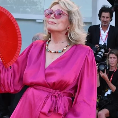 Αmanda Lear ετών 83 | Η ανδρόγυνη μούσα του Dali στο Φεστιβάλ Βενετίας