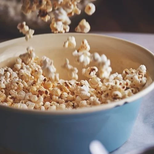 Οι τροφές που (κακώς) αποφεύγουμε όταν κάνουμε υγιεινή διατροφή