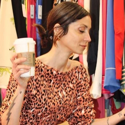 Σοφία Καρβέλα | Super stylish στη Βαρκελώνη - Το (τέλειο) ανοιξιάτικο σύνολό της