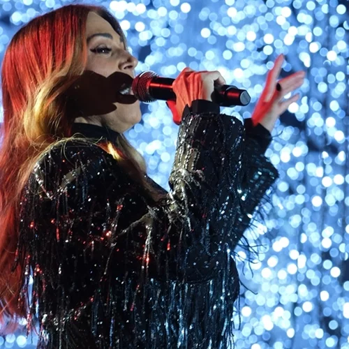 Φαντασμαγορική φωταγώγηση του Χριστουγεννιάτικου Δέντρου στον Δήμο Περιστερίου