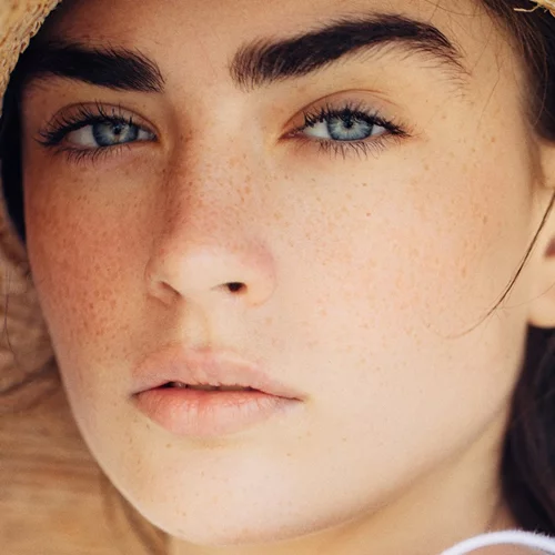 Τα καλύτερα αντηλιακά προσώπου που θα βρεις στο φαρμακείο της γειτονιάς σου