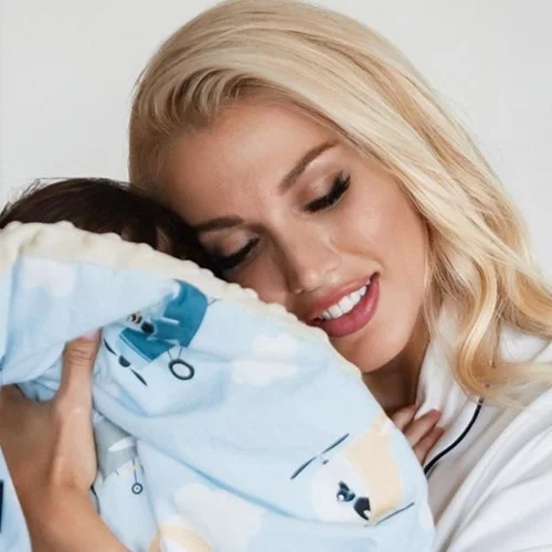 Περήφανη μαμά η Κωνσταντίνα Σπυροπούλου | Ο γιος της, Βλάσσης έκανε τα πρώτα του βήματα