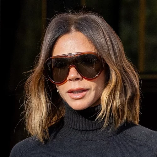 Η Victoria Beckham μόλις υιοθέτησε τη μεγαλύτερη τάση μαλλιών για το 2025