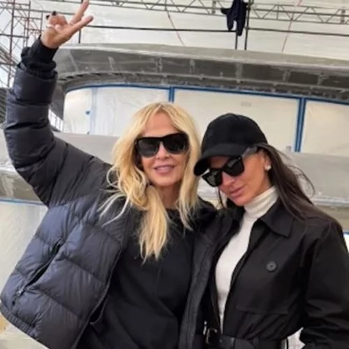 H Δήμητρα Κούστα στο "Hotel Ermou" | Μας δείχνει τη γυμνασμένη της πλάτη σε μία άκρως ατμοσφαιρική φωτογραφία