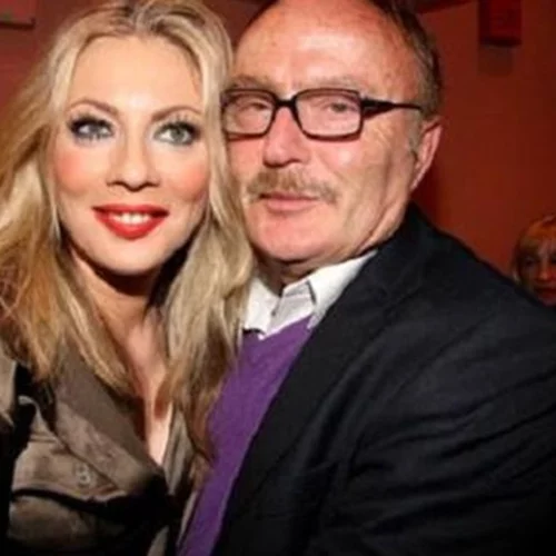 Ο Ντίνος Καρύδης διαψεύδει την είδηση του θανάτου του on air