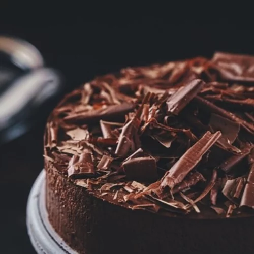Συνταγή για πανεύκολη και ζουμερή σοκολατόπιτα χωρίς αυγά και βούτυρο
