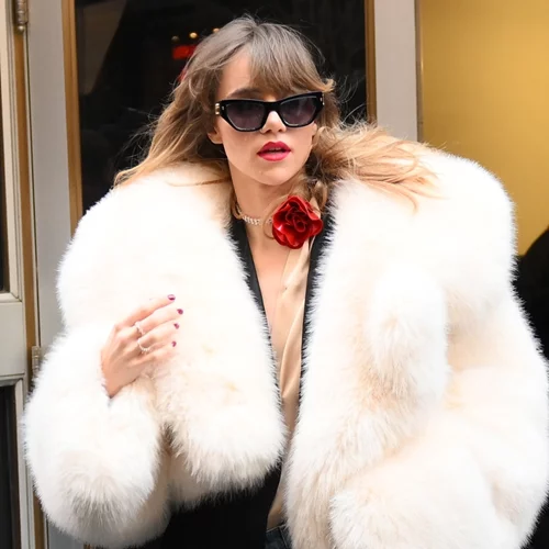 Το Mob wife look απειλεί σοβαρά το trend της "ήσυχης πολυτέλειας"