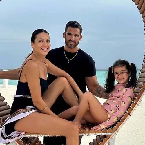 Η Μελίτα Παύλου έχει γενέθλια! - Η οικογενειακή φωτογραφία με τους γονείς της Ελένης Χατζίδου