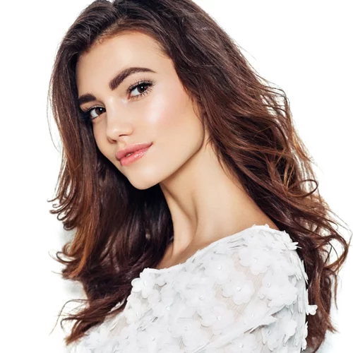 Είναι επίσημο | Αυτή είναι η ωραιότερη καστανή απόχρωση μαλλιών του φετινού καλοκαιριού