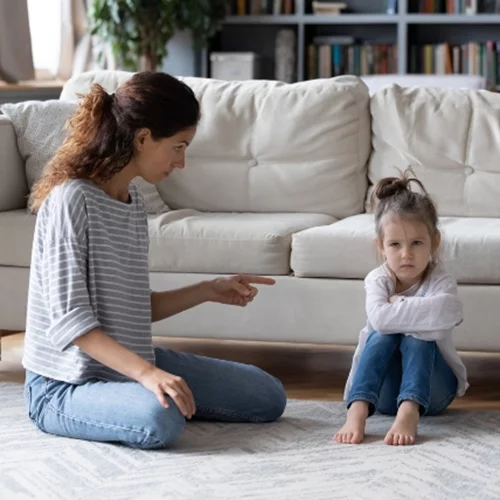 "Πόσες φορές στο έχω πει;" – Γιατί η φράση που λέμε συχνά στα παιδιά μας δεν διορθώνει τίποτα;