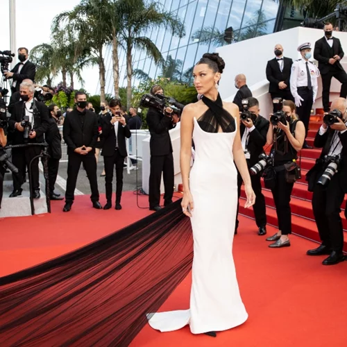 Κάννες 2021 | Δες τις εμφανίσεις που ξεχώρισαν στο κόκκινο χαλί του Φεστιβάλ