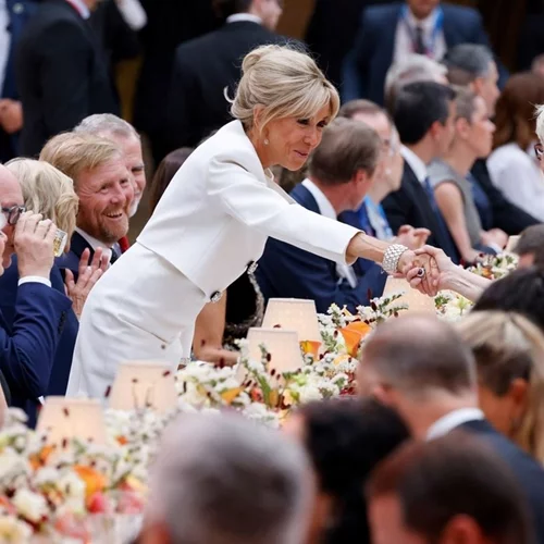 Ολυμπιακοί Αγώνες 2024 | Οι επίσημοι καλεσμένοι και οι λεπτομέρειες του εντυπωσιακού δείπνου που παρέθεσε ο Emmanuel Macron στο Λούβρο