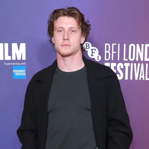 Ο Τζορτζ ΜακΚέι απάντησε στις εικασίες που τον συνδέουν με τον ρόλο του Τζέιμς Μποντ