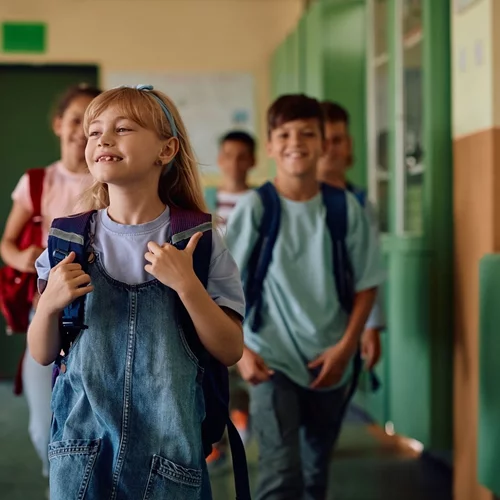 3 φράσεις που κάνουν το παιδί να ανυπομονεί για το σχολείο