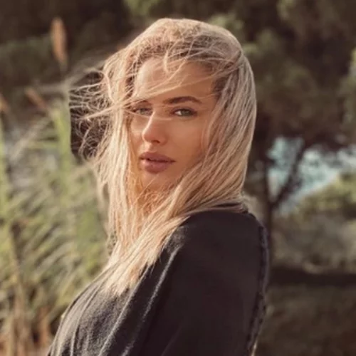 Σπάνιες φωτογραφίες από την παιδική ηλικία της Ντόρας Μακρυγιάννη