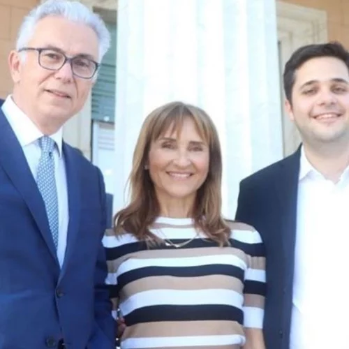 Η Μάρα Ζαχαρέα έκανε κάλεσμα στο σπίτι της για δείπνο | Το δώρο που την εντυπωσίασε